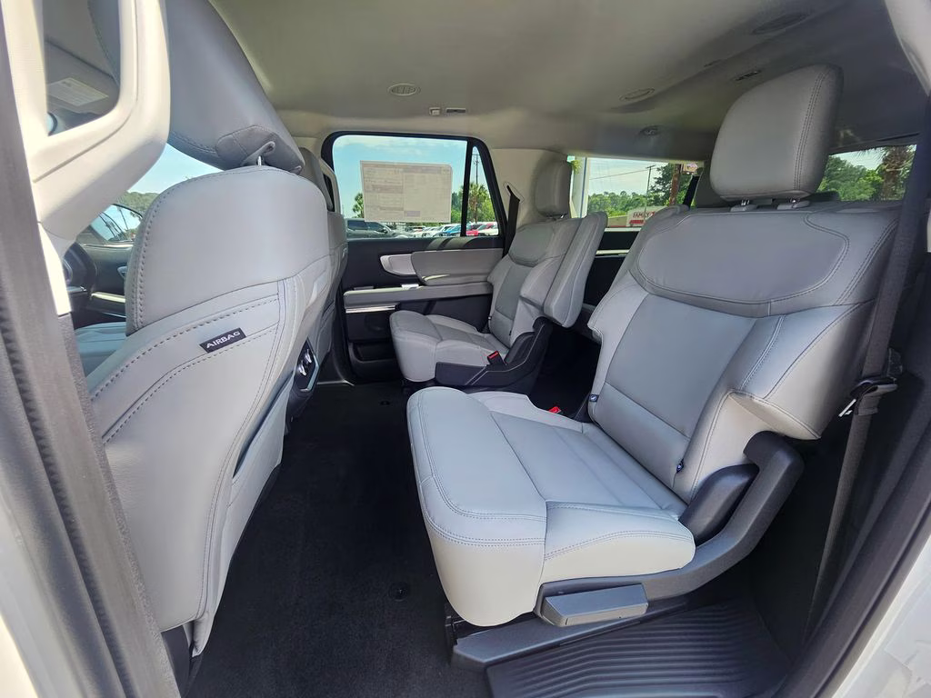 2026 Star White Metallic Tri-Coat Ford Expedition Max Active 4X4 SUV