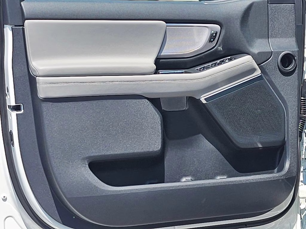 2026 Star White Metallic Tri-Coat Ford Expedition Max Active 4X4 SUV