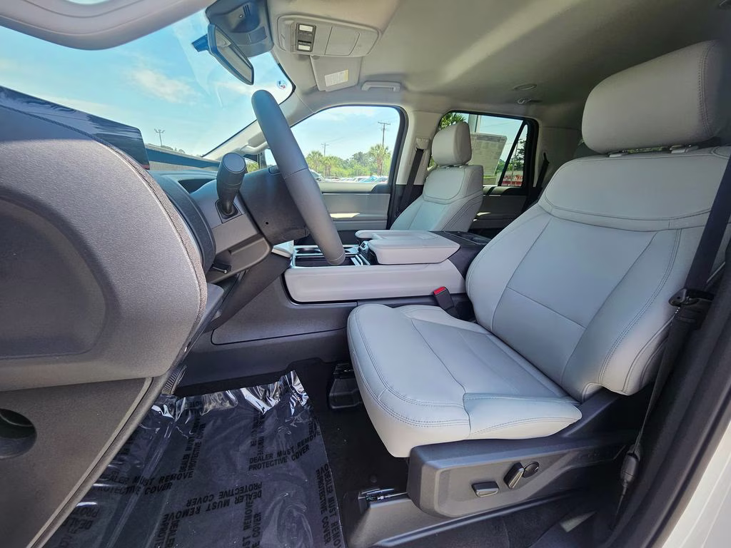 2026 Star White Metallic Tri-Coat Ford Expedition Max Active 4X4 SUV