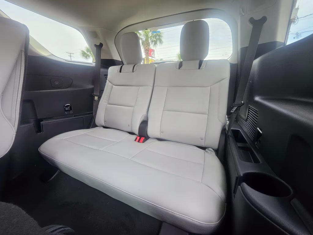 2026 Star White Metallic Tri-Coat Ford Explorer Platinum 4X4 SUV