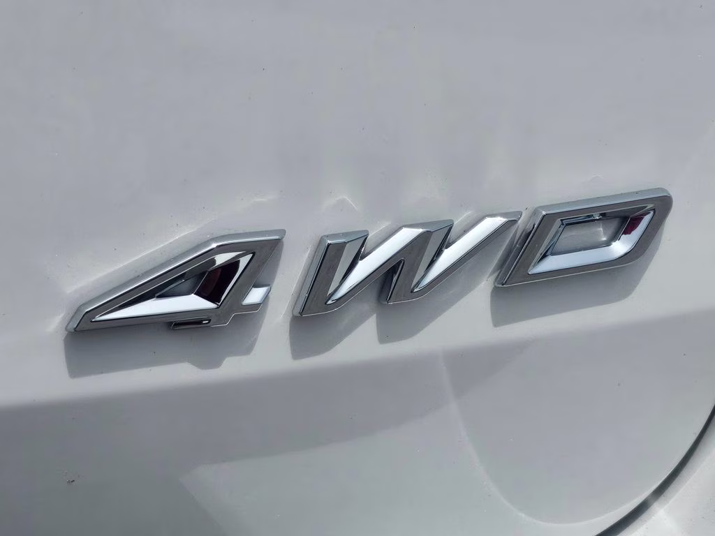 2026 Star White Metallic Tri-Coat Ford Explorer Platinum 4X4 SUV