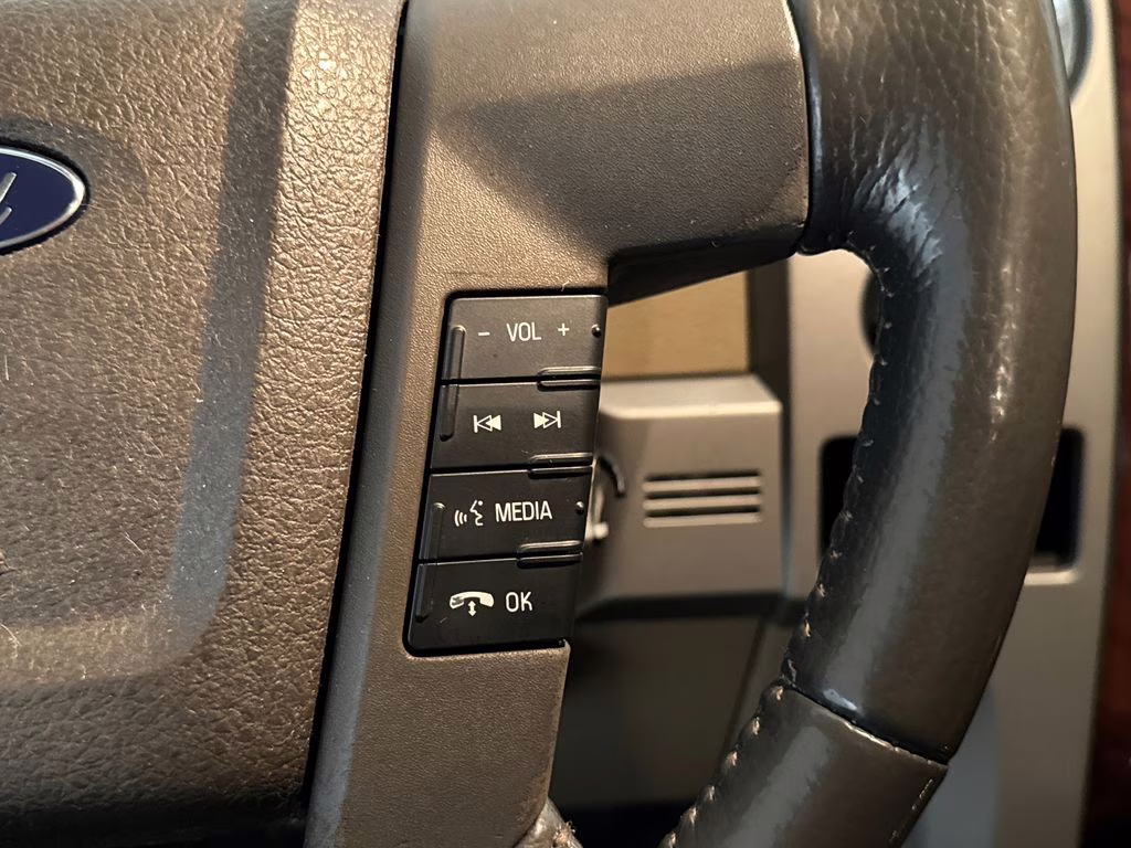 2010 Oxford White Ford F-150 Lariat RWD Truck