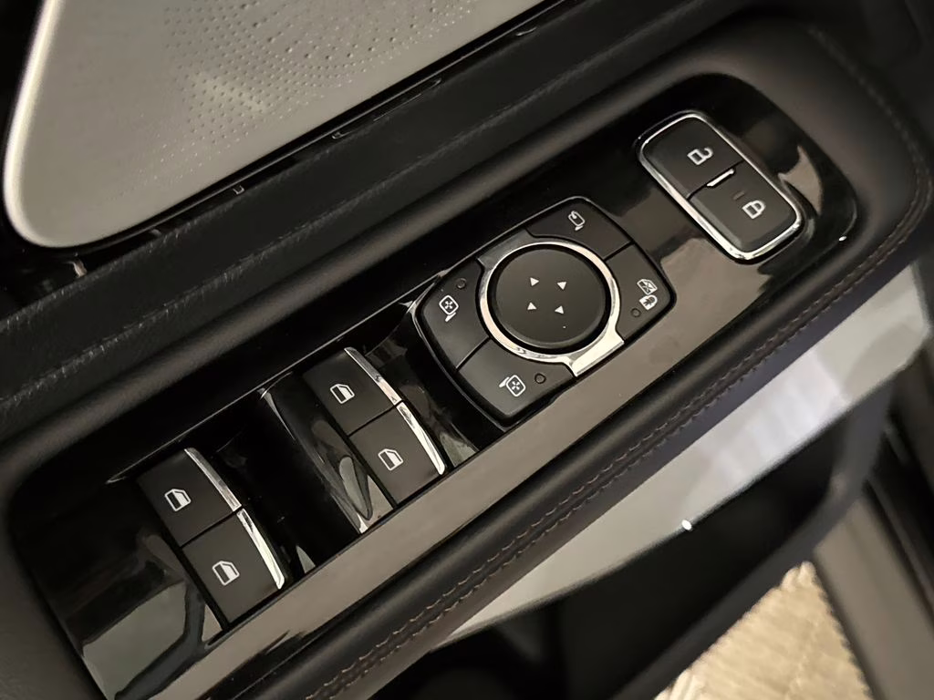 2025 Infinite Black Metallic Clearcoat Lincoln Aviator Reserve AWD SUV