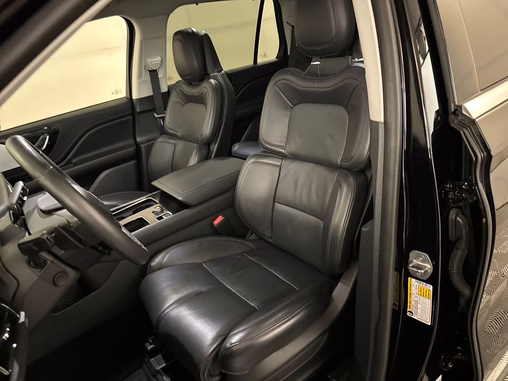 2025 Infinite Black Metallic Clearcoat Lincoln Aviator Reserve AWD SUV