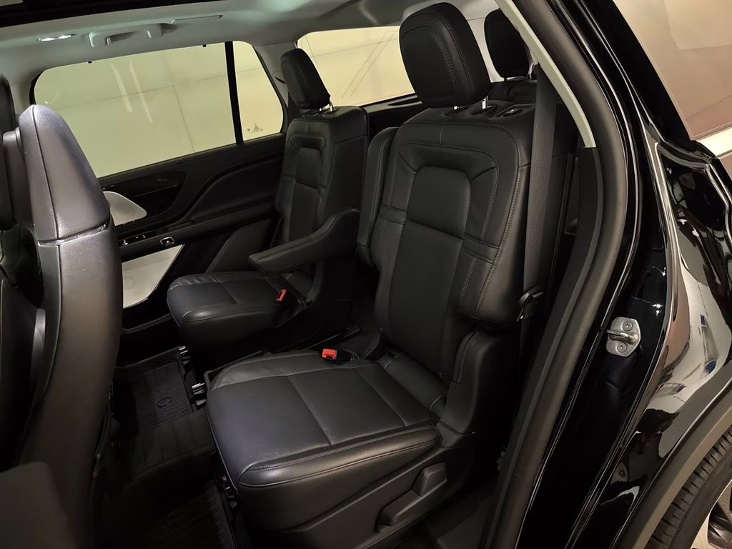 2025 Infinite Black Metallic Clearcoat Lincoln Aviator Reserve AWD SUV