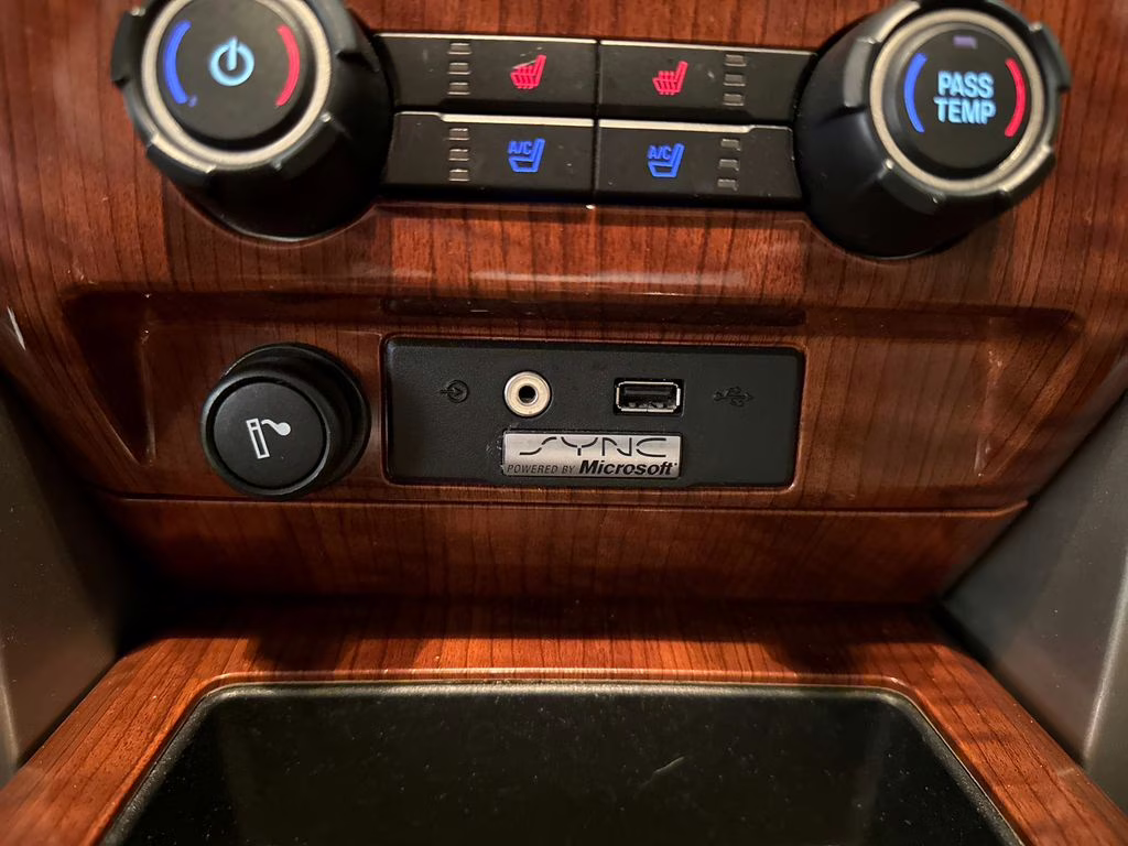 2010 Oxford White Ford F-150 Lariat RWD Truck