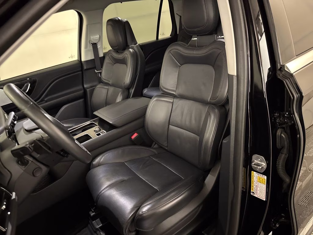 2025 Infinite Black Metallic Clearcoat Lincoln Aviator Reserve AWD SUV