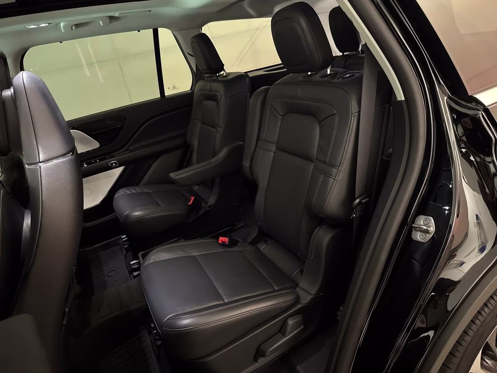 2025 Infinite Black Metallic Clearcoat Lincoln Aviator Reserve AWD SUV