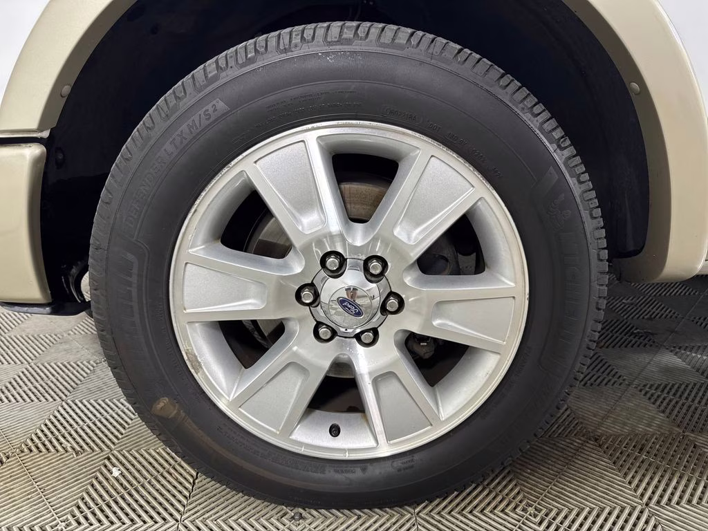 2010 Oxford White Ford F-150 Lariat RWD Truck