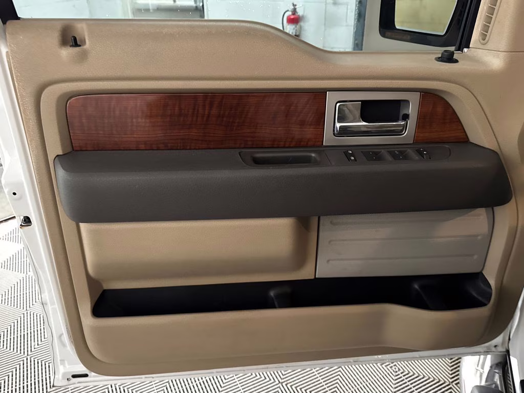 2010 Oxford White Ford F-150 Lariat RWD Truck