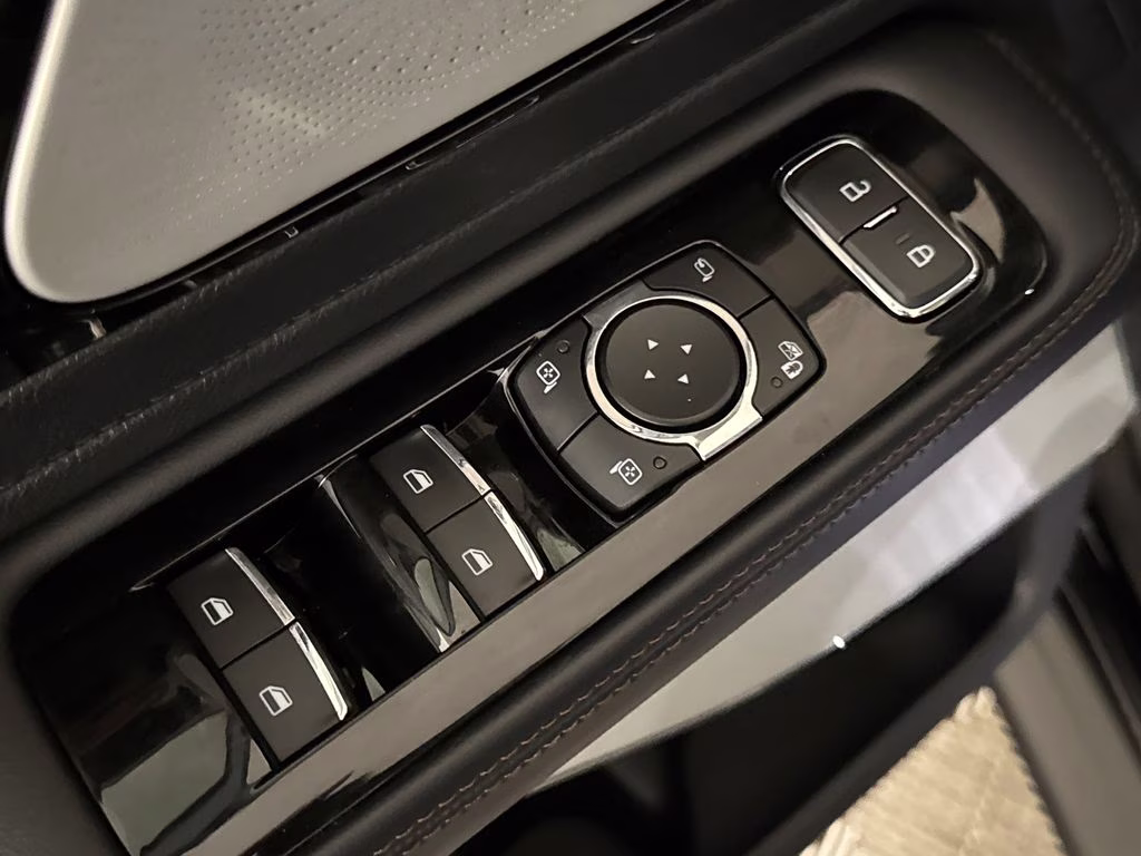 2025 Infinite Black Metallic Clearcoat Lincoln Aviator Reserve AWD SUV