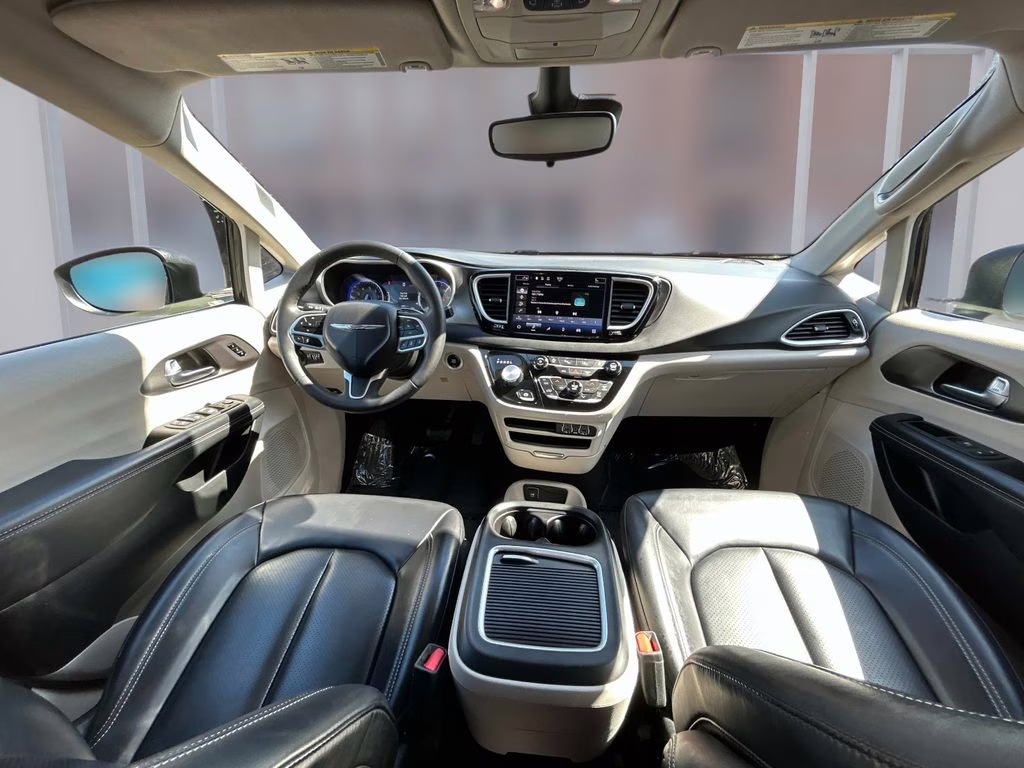 2023 Brilliant Black Crystal Pearlcoat Chrysler Pacifica Touring L FWD Van