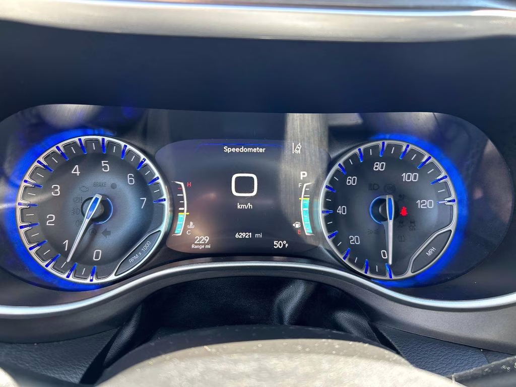 2023 Brilliant Black Crystal Pearlcoat Chrysler Pacifica Touring L FWD Van