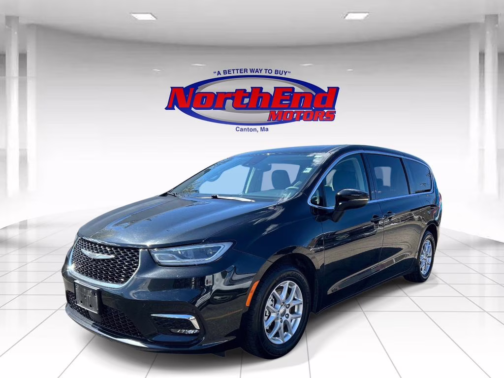 2023 Brilliant Black Crystal Pearlcoat Chrysler Pacifica Touring L FWD Van