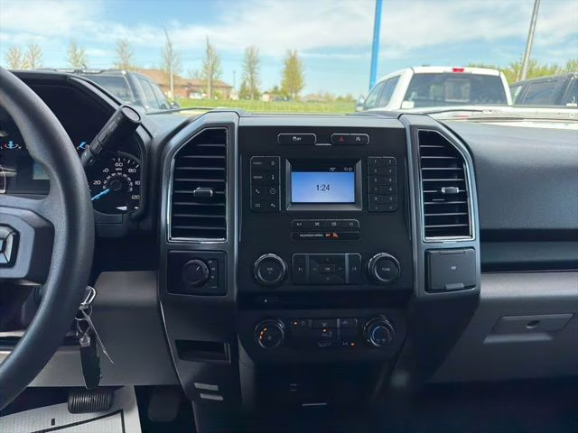 2018 Oxford White Ford F-150 XLT 4X4 Truck