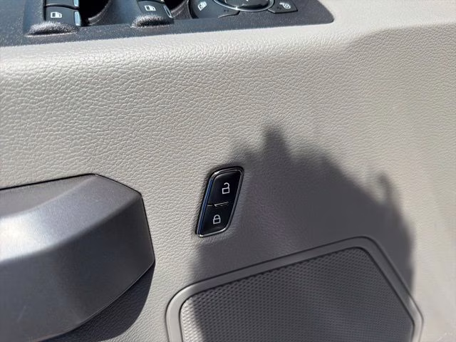 2018 Oxford White Ford F-150 XLT 4X4 Truck