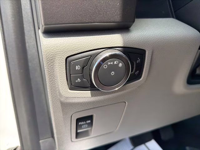 2018 Oxford White Ford F-150 XLT 4X4 Truck