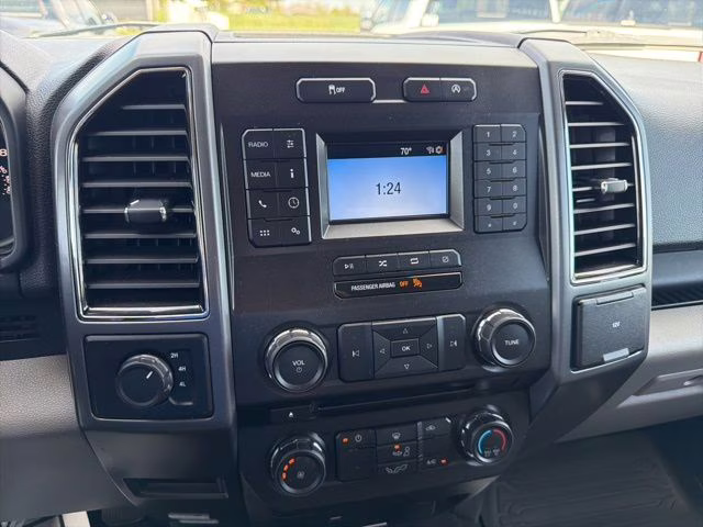 2018 Oxford White Ford F-150 XLT 4X4 Truck