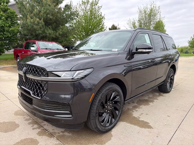 2026 Starlight Gray Premium Colorant Lincoln Navigator Reserve 4X4 SUV