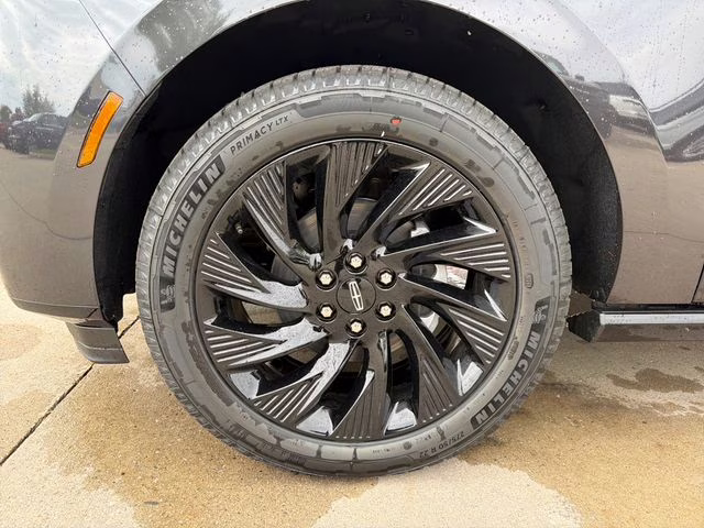 2026 Starlight Gray Premium Colorant Lincoln Navigator Reserve 4X4 SUV