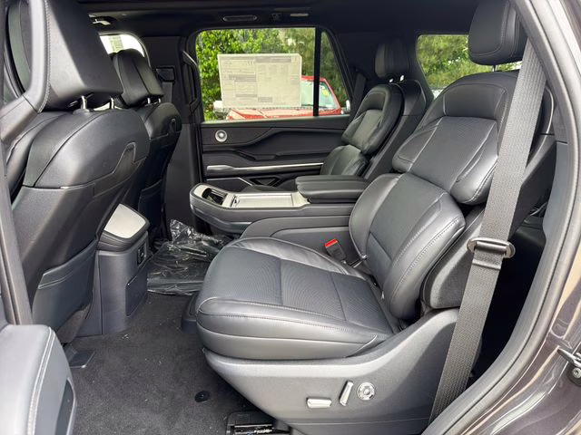 2026 Starlight Gray Premium Colorant Lincoln Navigator Reserve 4X4 SUV