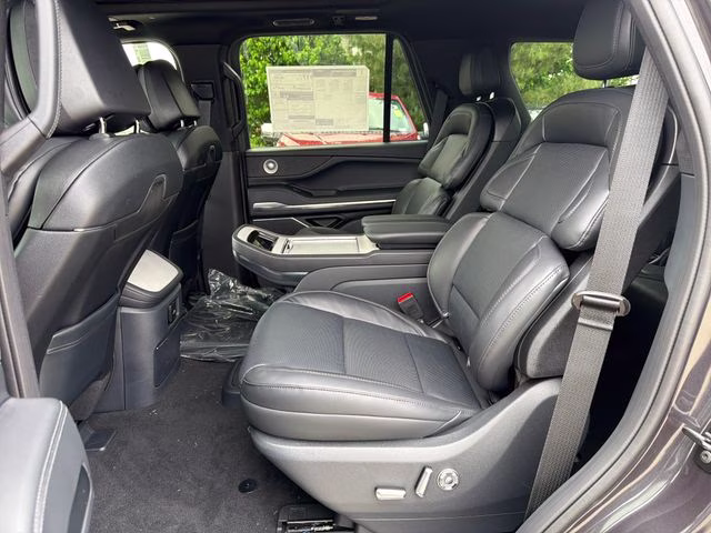 2026 Starlight Gray Premium Colorant Lincoln Navigator Reserve 4X4 SUV
