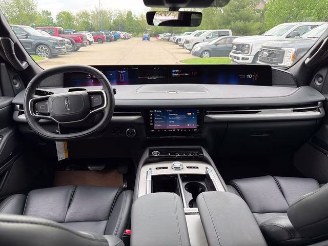 2026 Starlight Gray Premium Colorant Lincoln Navigator Reserve 4X4 SUV