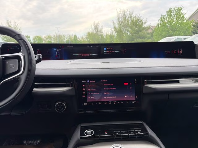 2026 Starlight Gray Premium Colorant Lincoln Navigator Reserve 4X4 SUV