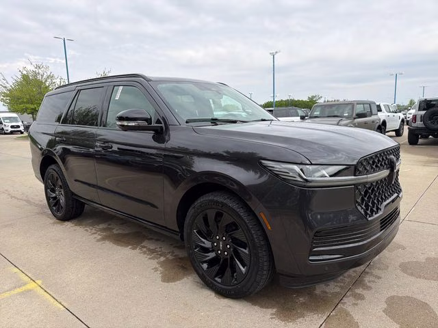 2026 Starlight Gray Premium Colorant Lincoln Navigator Reserve 4X4 SUV