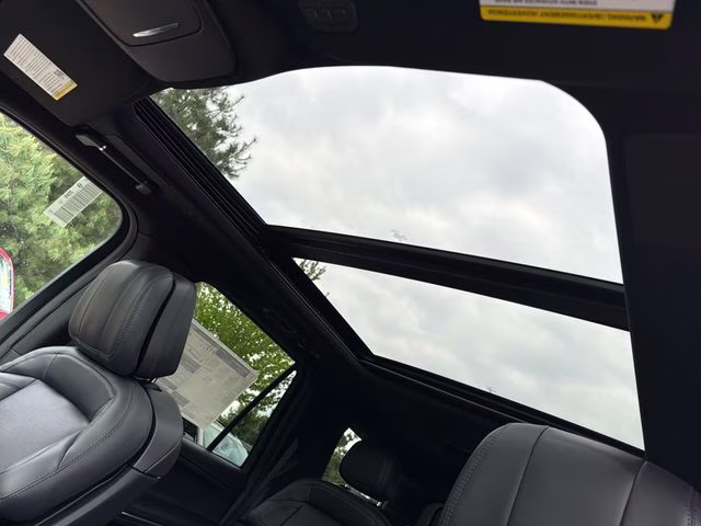 2026 Starlight Gray Premium Colorant Lincoln Navigator Reserve 4X4 SUV