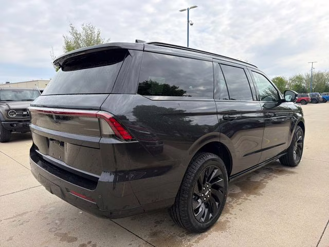 2026 Starlight Gray Premium Colorant Lincoln Navigator Reserve 4X4 SUV