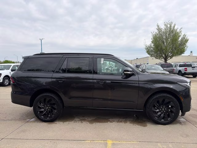 2026 Starlight Gray Premium Colorant Lincoln Navigator Reserve 4X4 SUV