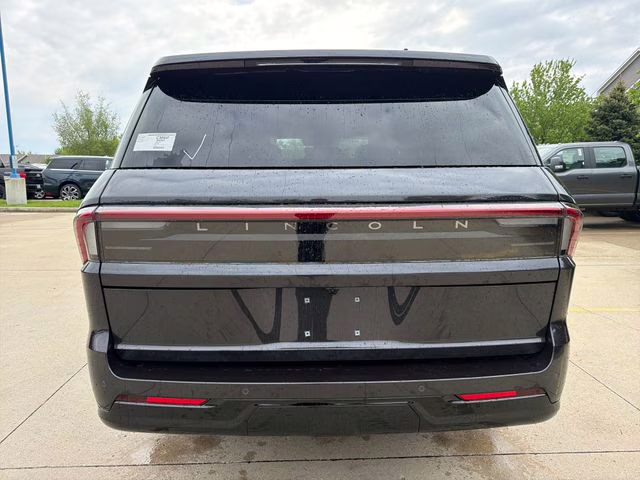 2026 Starlight Gray Premium Colorant Lincoln Navigator Reserve 4X4 SUV