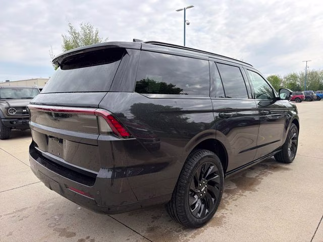 2026 Starlight Gray Premium Colorant Lincoln Navigator Reserve 4X4 SUV