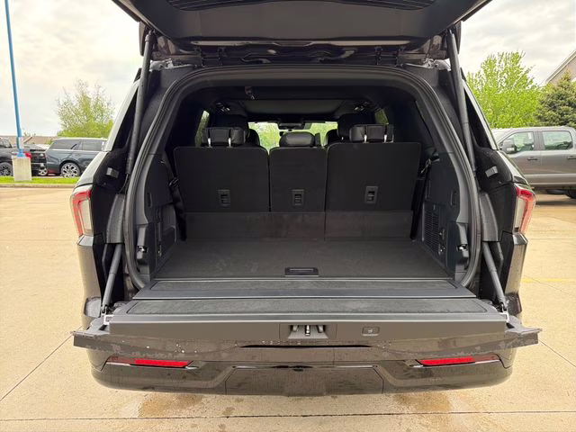 2026 Starlight Gray Premium Colorant Lincoln Navigator Reserve 4X4 SUV