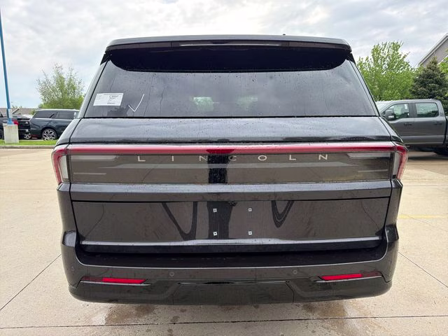 2026 Starlight Gray Premium Colorant Lincoln Navigator Reserve 4X4 SUV