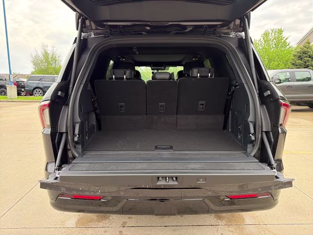 2026 Starlight Gray Premium Colorant Lincoln Navigator Reserve 4X4 SUV