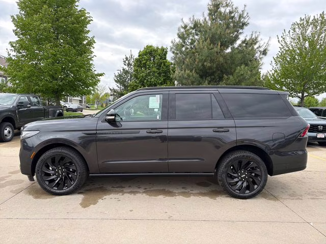 2026 Starlight Gray Premium Colorant Lincoln Navigator Reserve 4X4 SUV