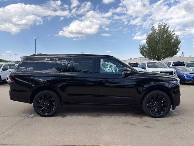 2026 Infinite Black Metallic Clearcoat Lincoln Navigator L Reserve 4X4 SUV