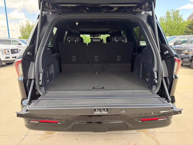 2026 Infinite Black Metallic Clearcoat Lincoln Navigator L Reserve 4X4 SUV