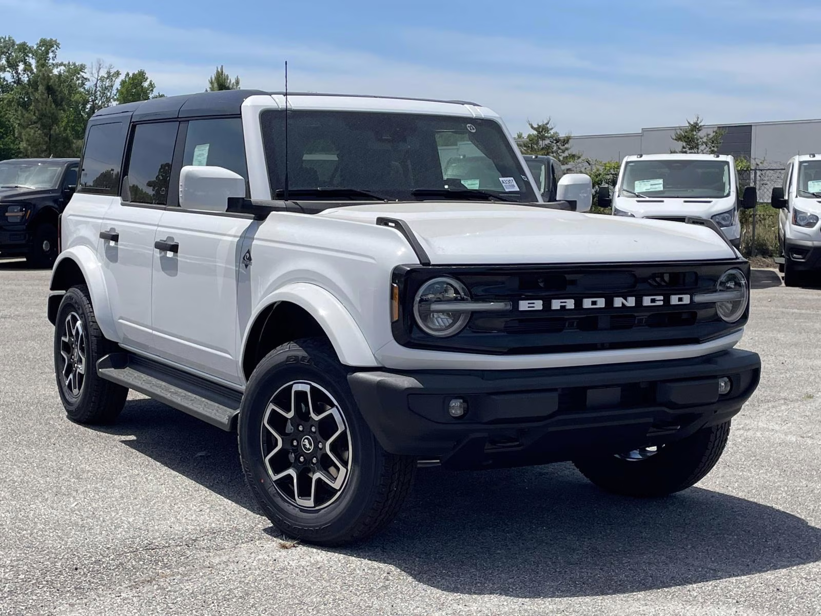 2026 Oxford White Ford Bronco Outer Banks 4X4 SUV