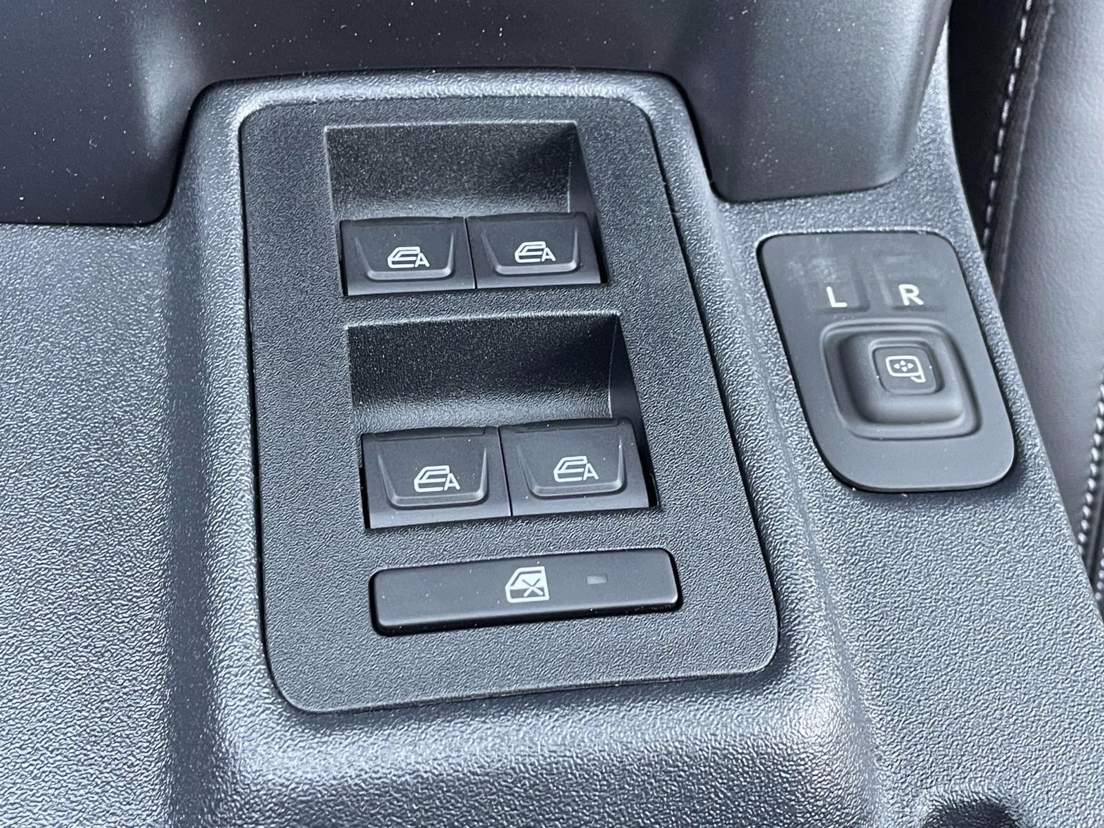 2026 Oxford White Ford Bronco Outer Banks 4X4 SUV