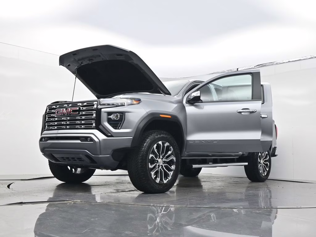 2025 Sterling Metallic GMC Canyon Denali 4X4 Truck