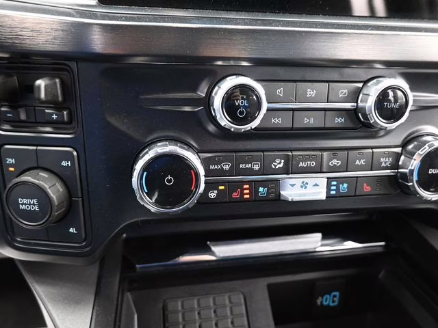 2024 Black Metallic Ford Super Duty F-250 SRW Lariat 4X4 Truck