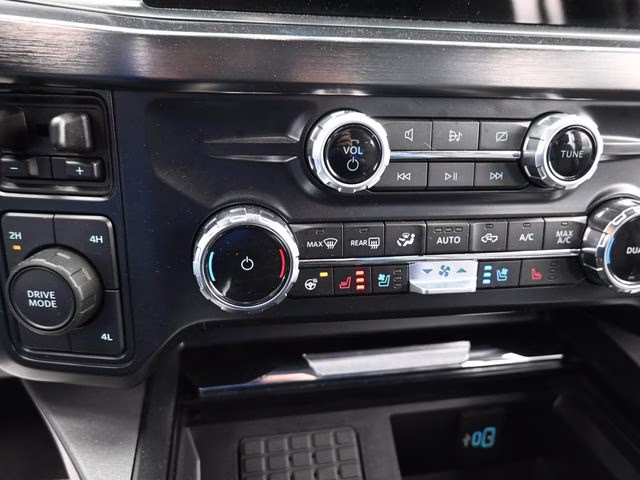 2024 Black Metallic Ford Super Duty F-250 SRW Lariat 4X4 Truck