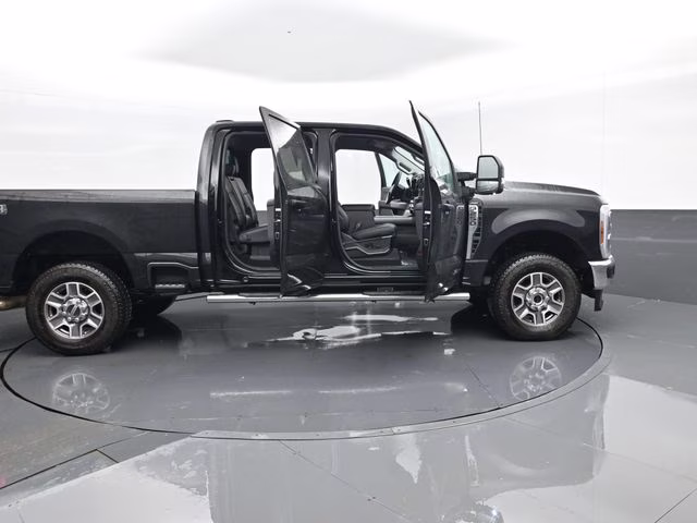 2024 Black Metallic Ford Super Duty F-250 SRW Lariat 4X4 Truck