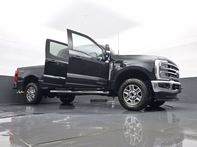 2024 Black Metallic Ford Super Duty F-250 SRW Lariat 4X4 Truck