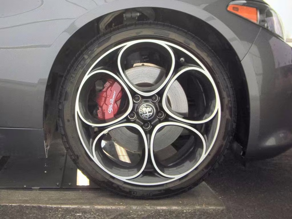 2024 Vesuvio Gray Metallic Alfa Romeo Giulia Veloce AWD Sedan