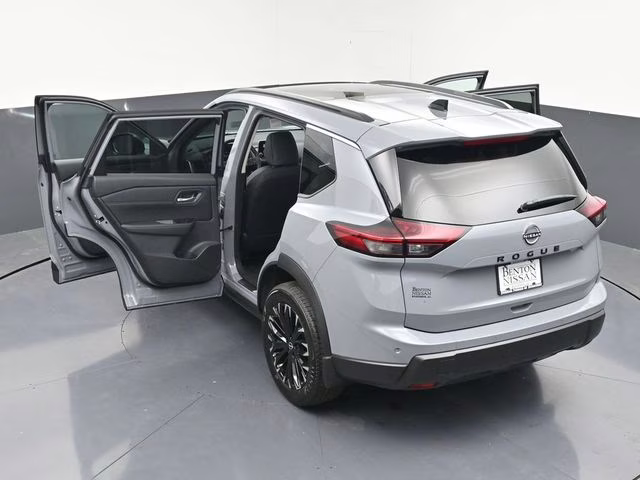 2026 Boulder Gray Pearl Nissan Rogue Dark Armor FWD SUV
