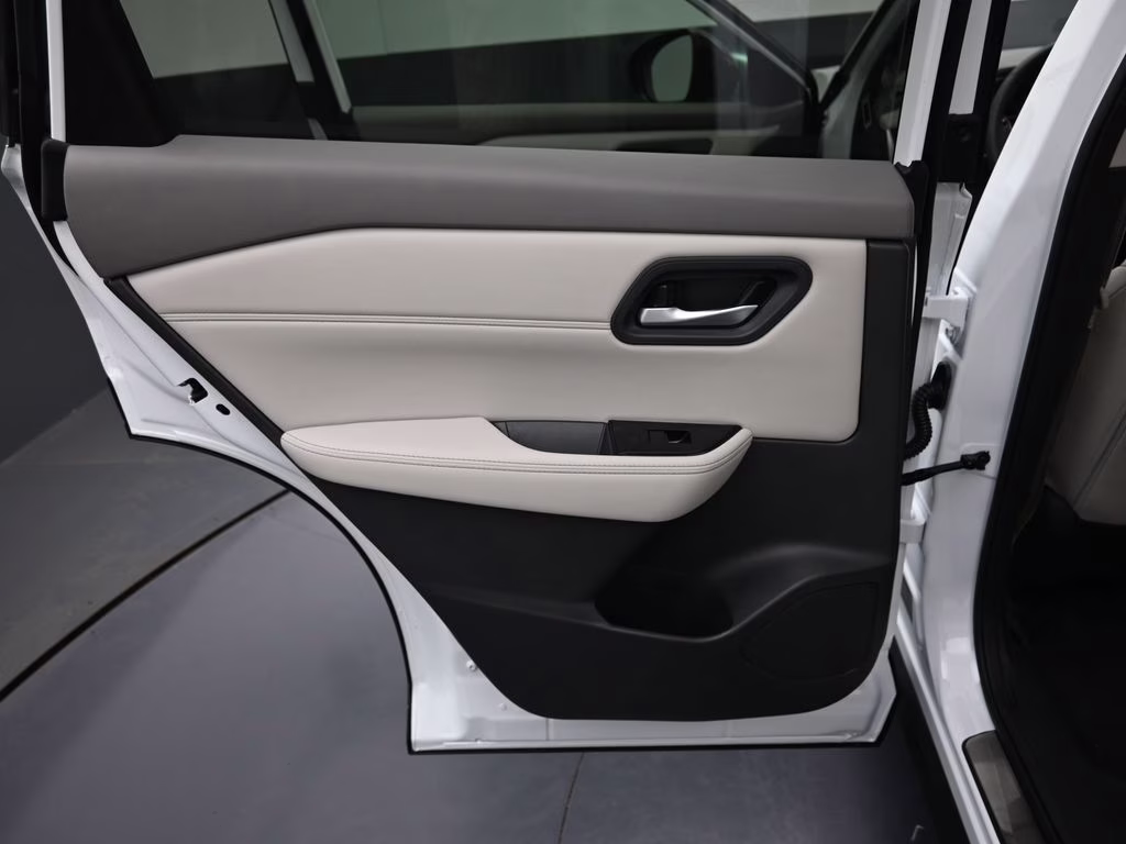 2026 Everest White Pearl Tricoat Nissan Rogue Dark Armor FWD SUV